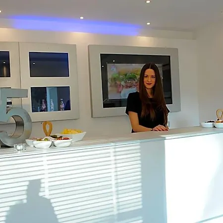 Bed & Breakfast H5-5H Luxury Room 4*