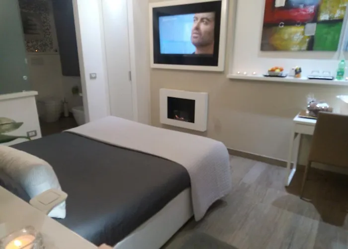 H5-5h Luxury Bed and Breakfast 4*